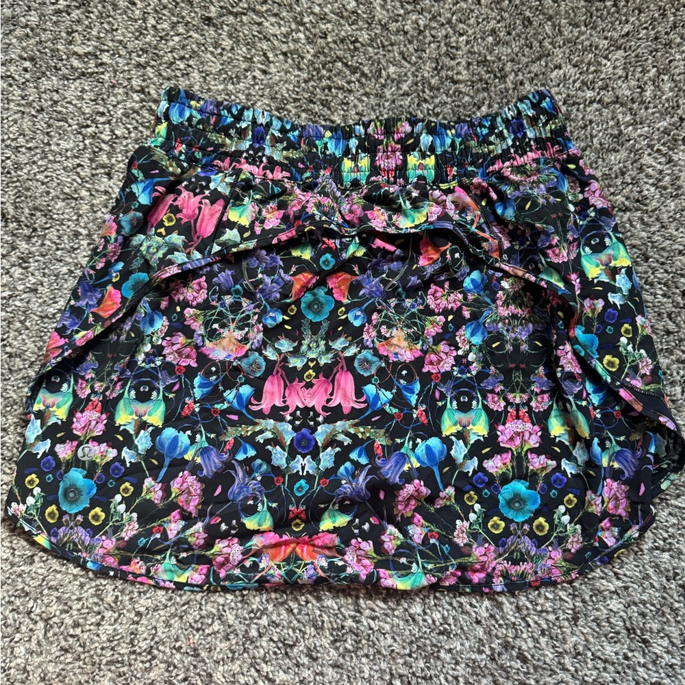 Lululemon Hotty Hot skirt size 8